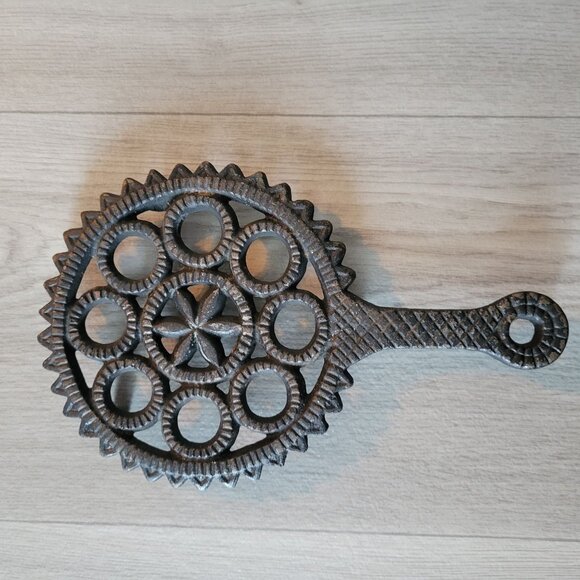 Vintage Cast Iron Trivet With Ornate Design & Handle - Picture 1 of 7